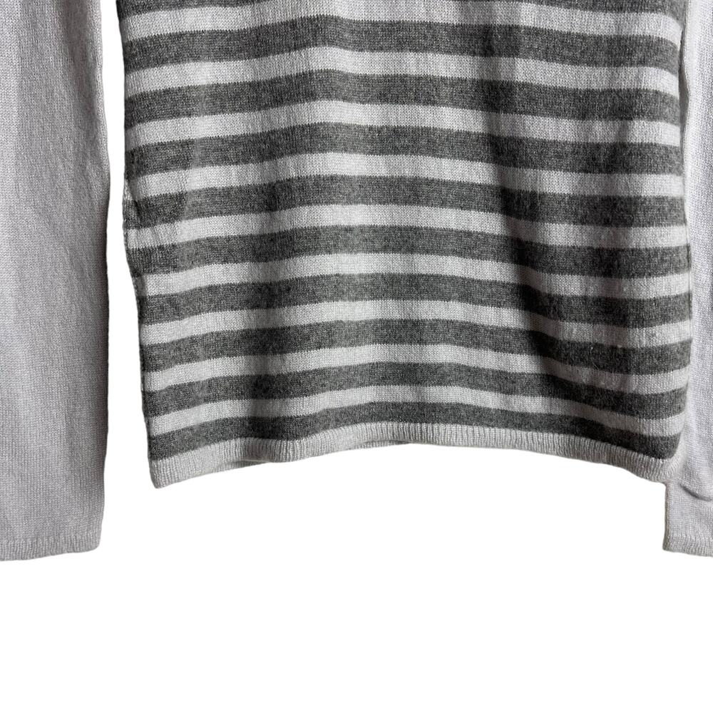 Armani Collezioni Cashmere Gray Striped Long Sleeve Surplice V-Neck Sweater Sz 4 - Picture 6 of 9